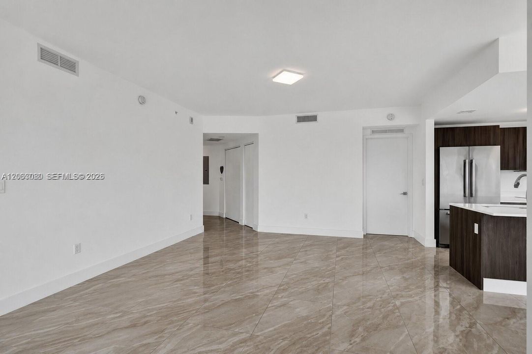 В аренду: $5,300 (2 спален, 2 ванн, 1171 Квадратных фут)