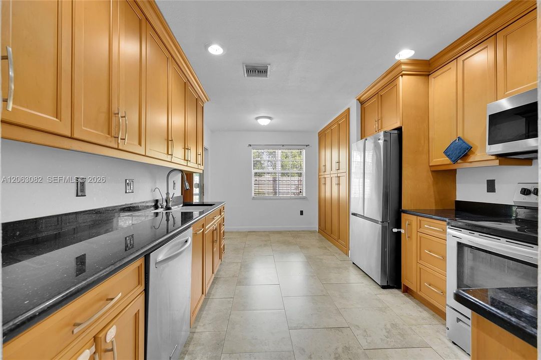 В аренду: $3,700 (3 спален, 2 ванн, 1442 Квадратных фут)