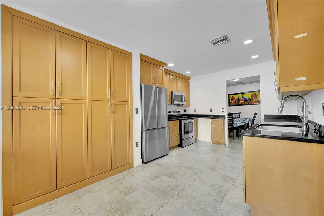 В аренду: $3,700 (3 спален, 2 ванн, 1442 Квадратных фут)