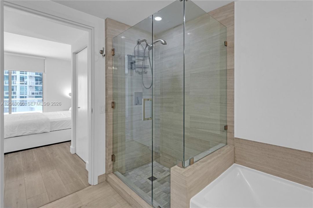 Seperate Shower and Bath tub