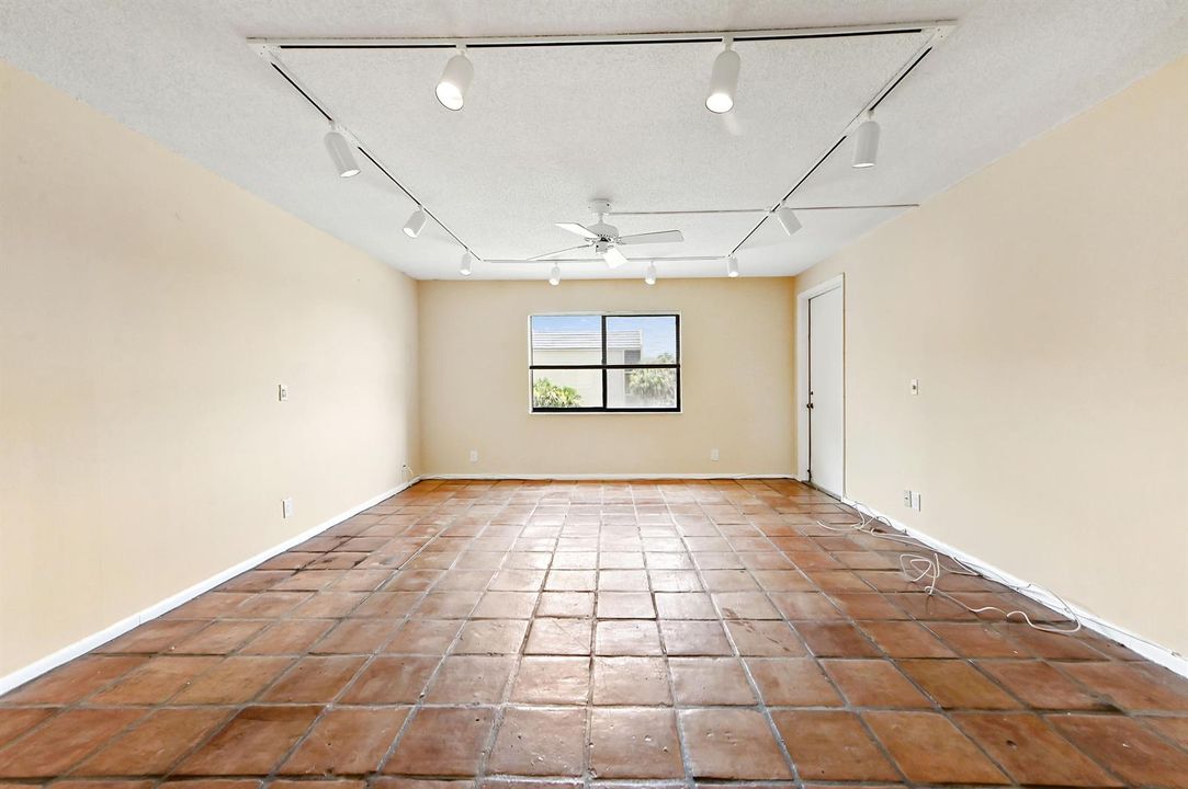 08 living room 01