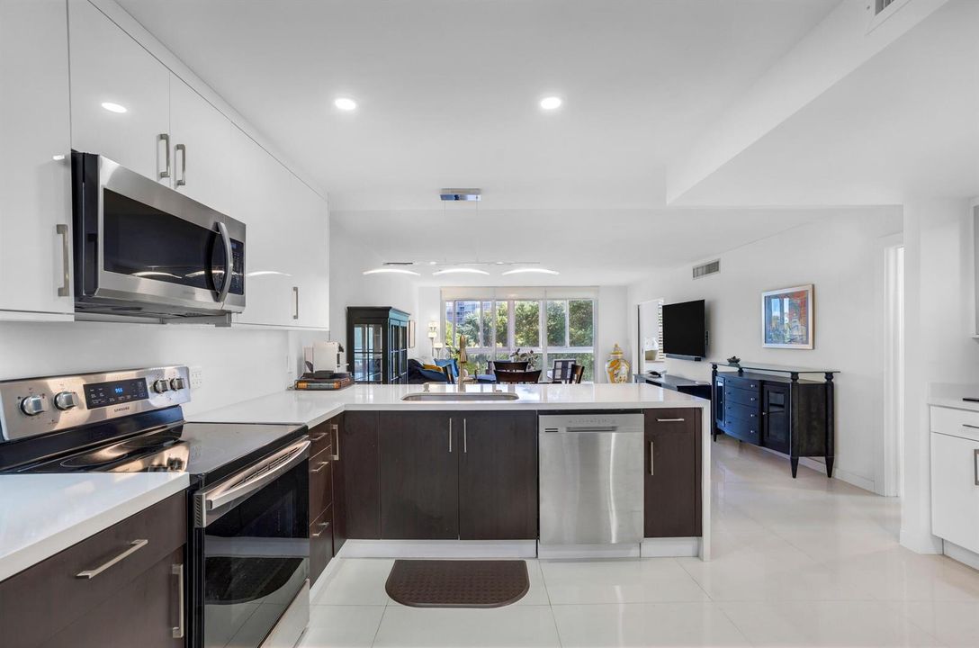 3930 Oaks Clubhouse Dr-Pompano Beach, Na
