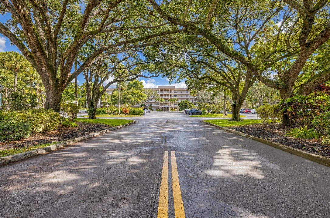 3930 Oaks Clubhouse Dr-Pompano Beach, Na