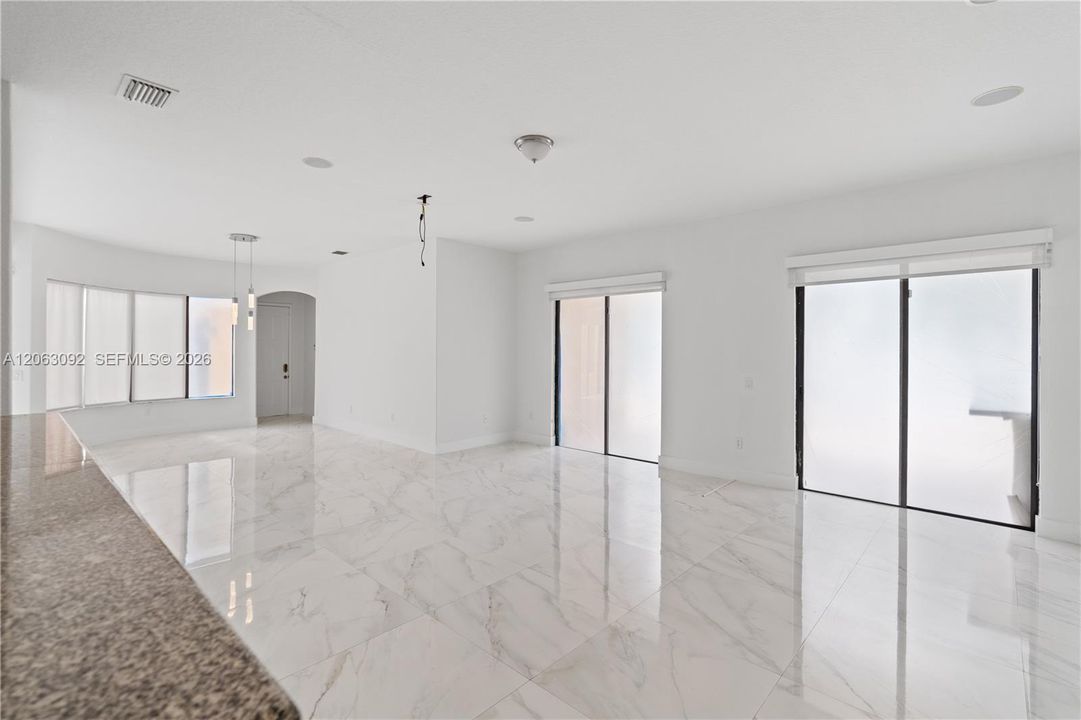 В аренду: $11,000 (5 спален, 4 ванн, 4295 Квадратных фут)