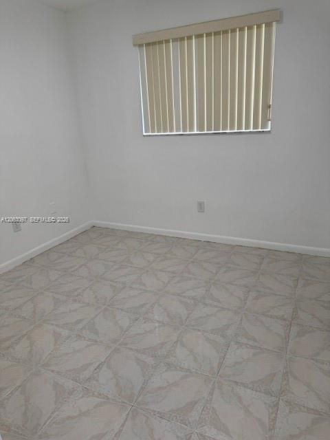 В аренду: $2,300 (3 спален, 1 ванн, 1012 Квадратных фут)