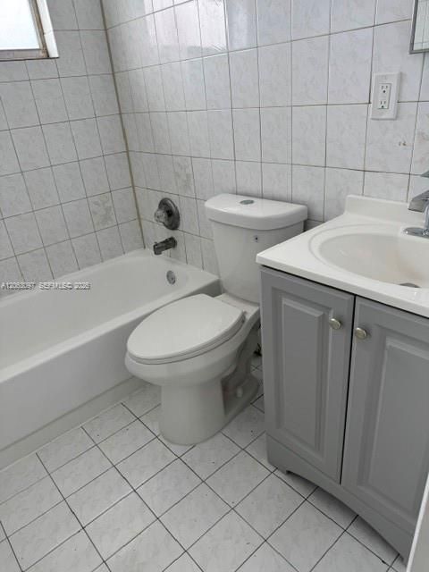 В аренду: $2,300 (3 спален, 1 ванн, 1012 Квадратных фут)