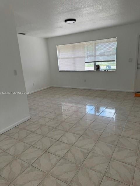 В аренду: $2,300 (3 спален, 1 ванн, 1012 Квадратных фут)