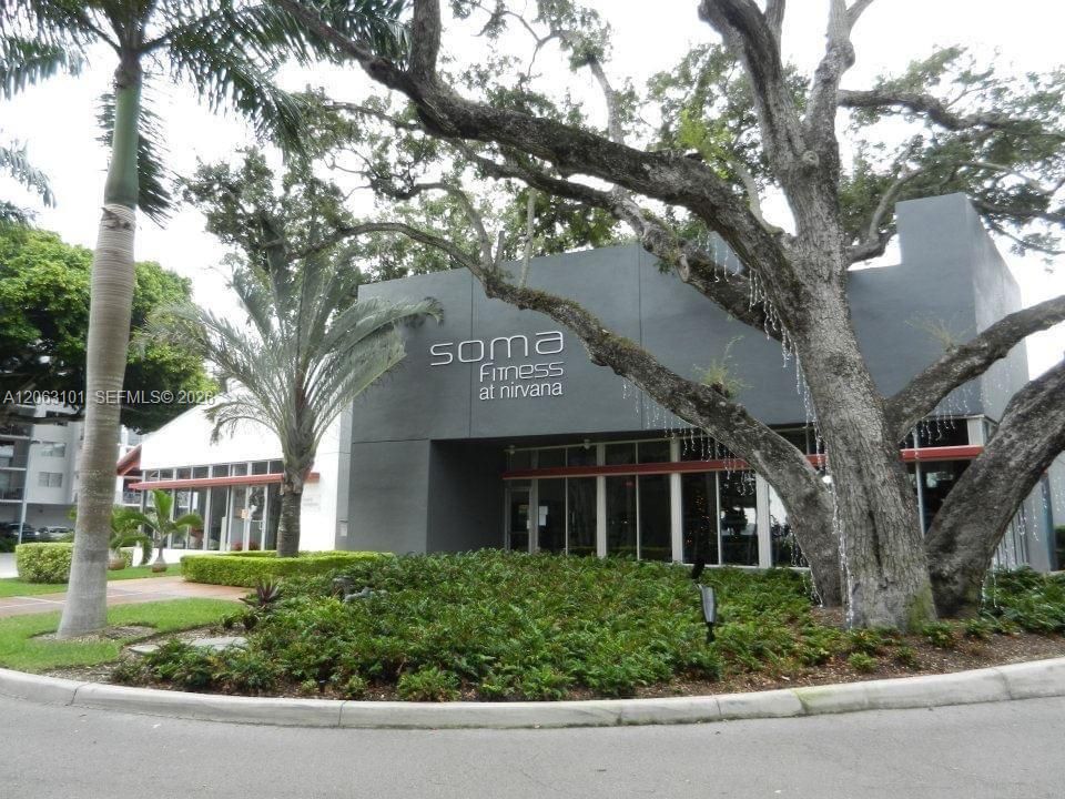For Rent: $2,500 (1 beds, 1 baths, 723 Square Feet)