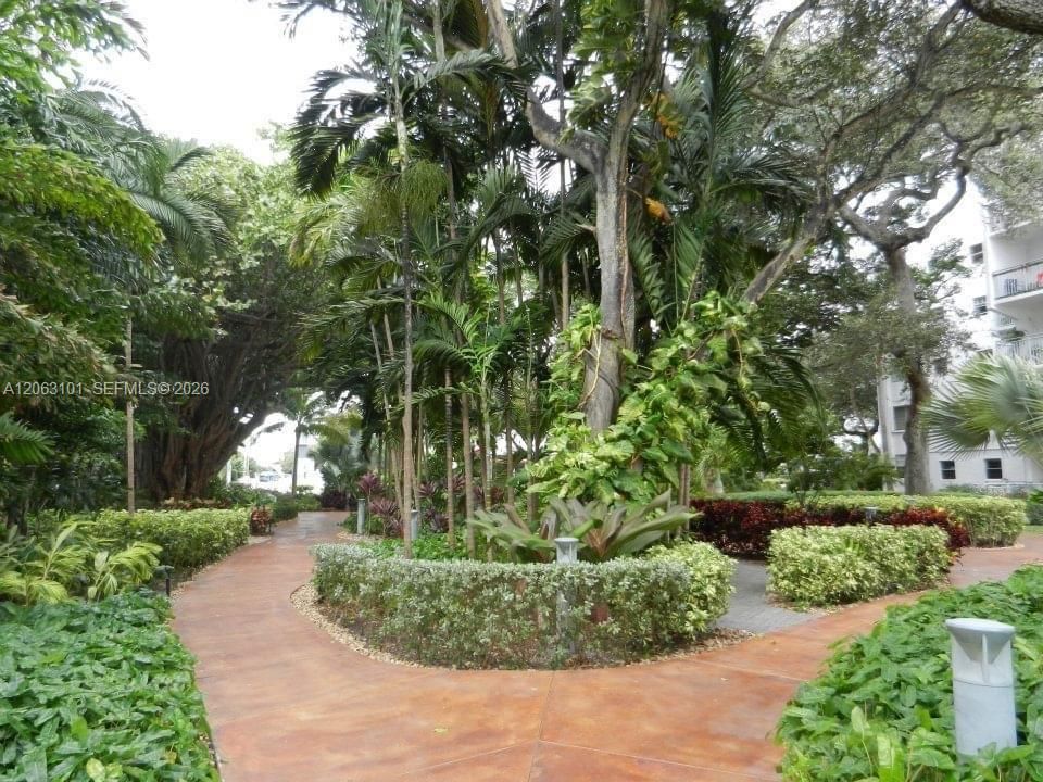 For Rent: $2,500 (1 beds, 1 baths, 723 Square Feet)