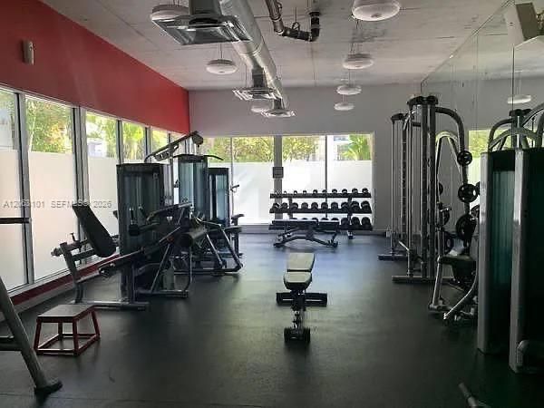 For Rent: $2,500 (1 beds, 1 baths, 723 Square Feet)