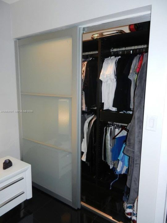 For Rent: $2,500 (1 beds, 1 baths, 723 Square Feet)