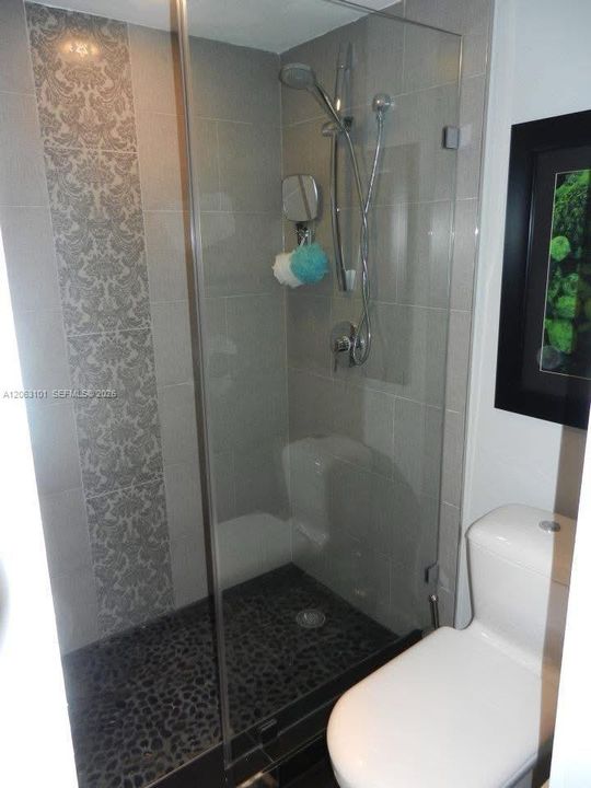 For Rent: $2,500 (1 beds, 1 baths, 723 Square Feet)