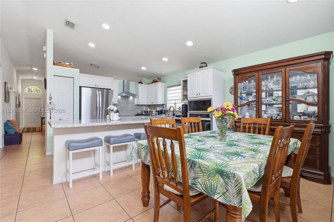 En Venta: $432,000 (3 camas, 2 baños, 1336 Pies cuadrados)