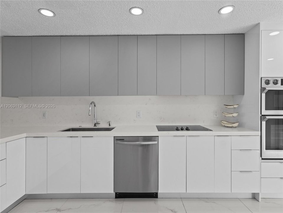 Active With Contract: $519,900 (2 beds, 2 baths, 1062 Square Feet)