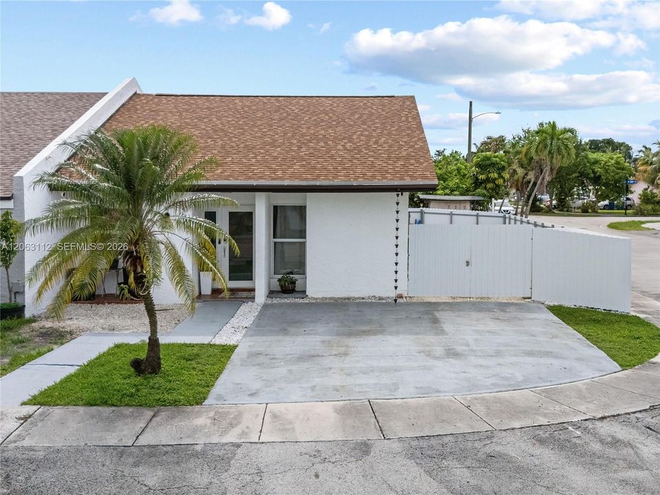 Active With Contract: $519,900 (2 beds, 2 baths, 1062 Square Feet)