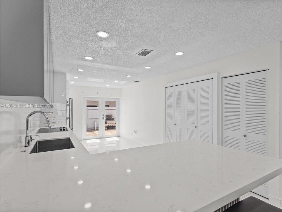 Active With Contract: $519,900 (2 beds, 2 baths, 1062 Square Feet)
