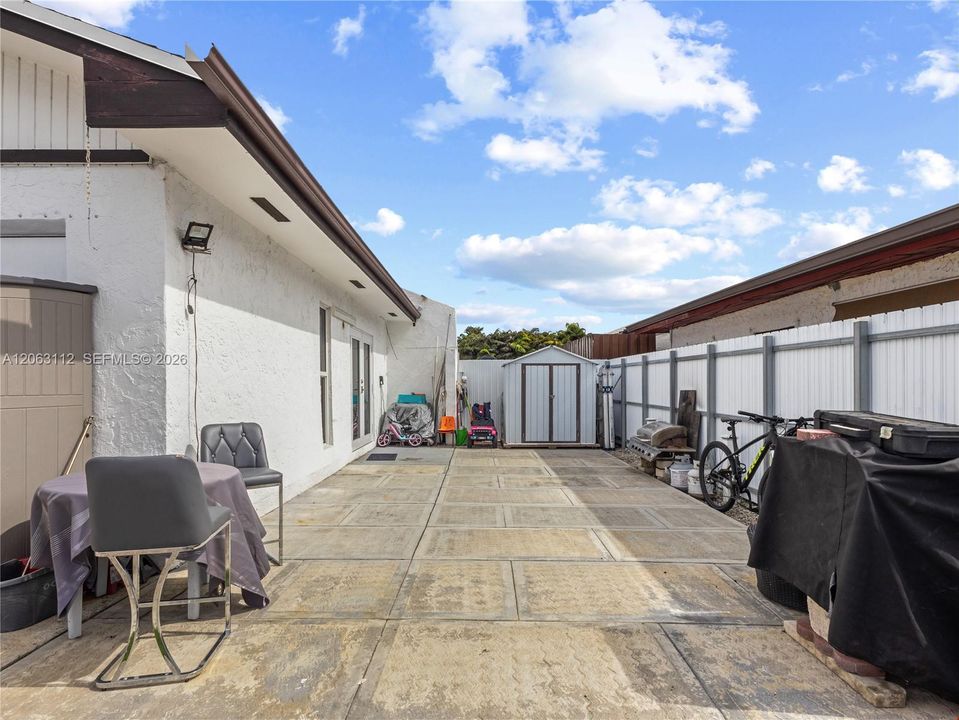 Active With Contract: $519,900 (2 beds, 2 baths, 1062 Square Feet)