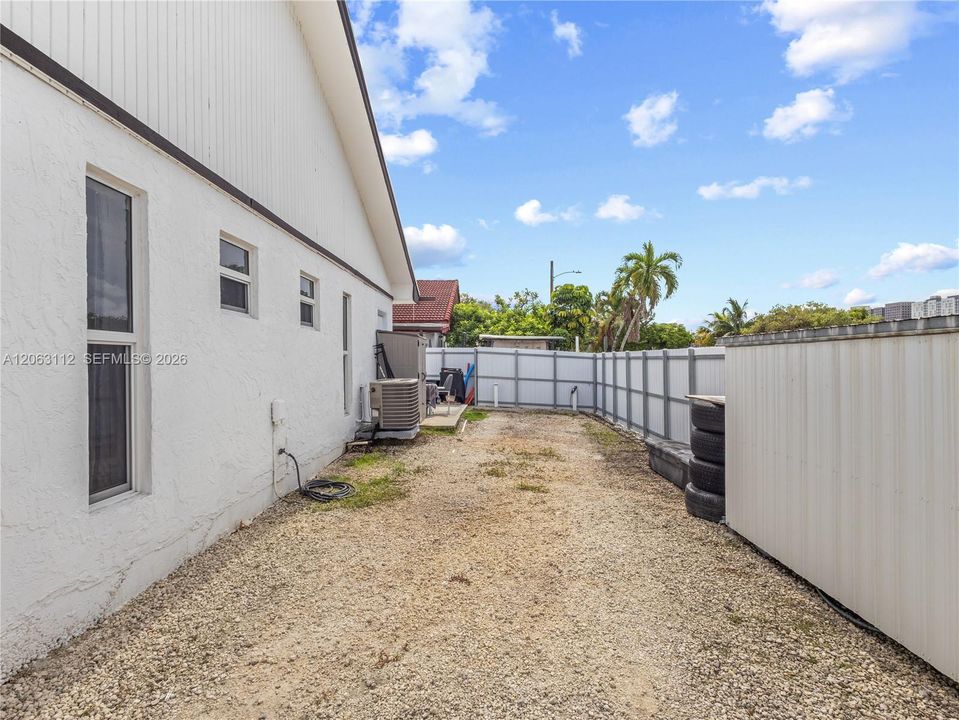 Active With Contract: $519,900 (2 beds, 2 baths, 1062 Square Feet)