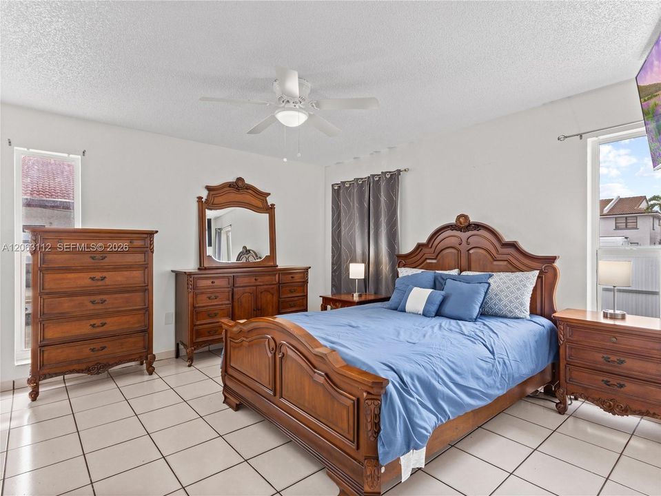 Active With Contract: $519,900 (2 beds, 2 baths, 1062 Square Feet)