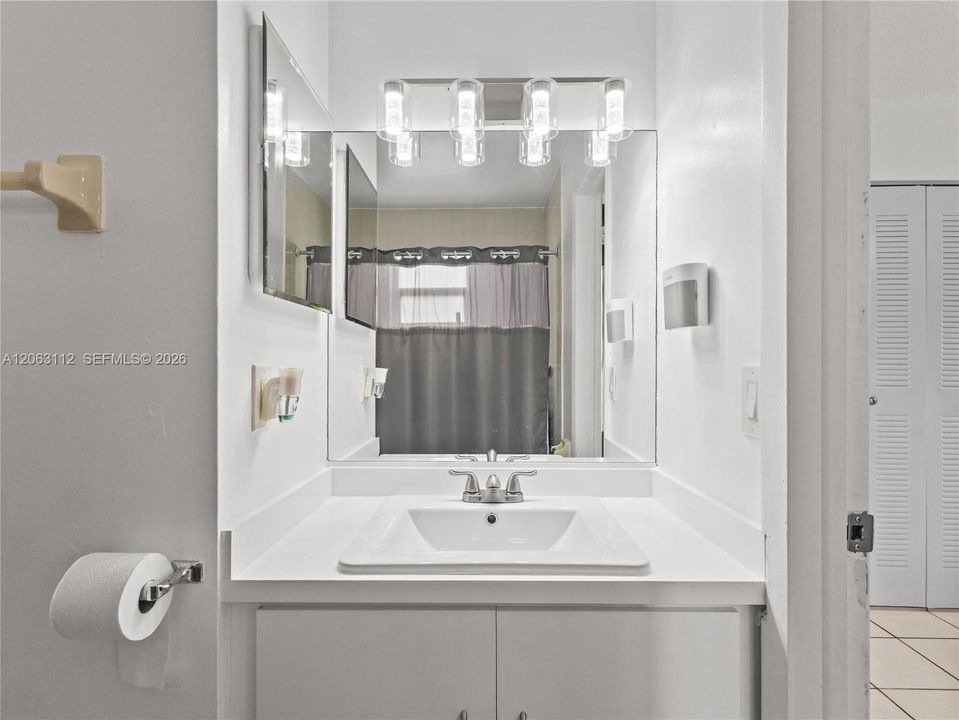 Active With Contract: $519,900 (2 beds, 2 baths, 1062 Square Feet)