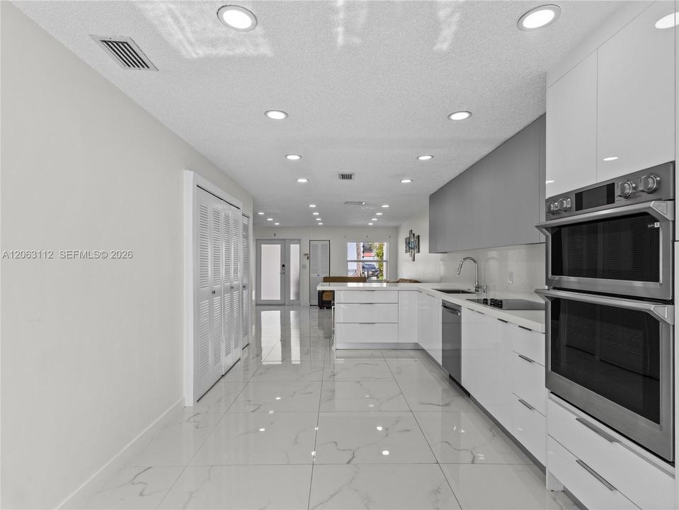 Active With Contract: $519,900 (2 beds, 2 baths, 1062 Square Feet)
