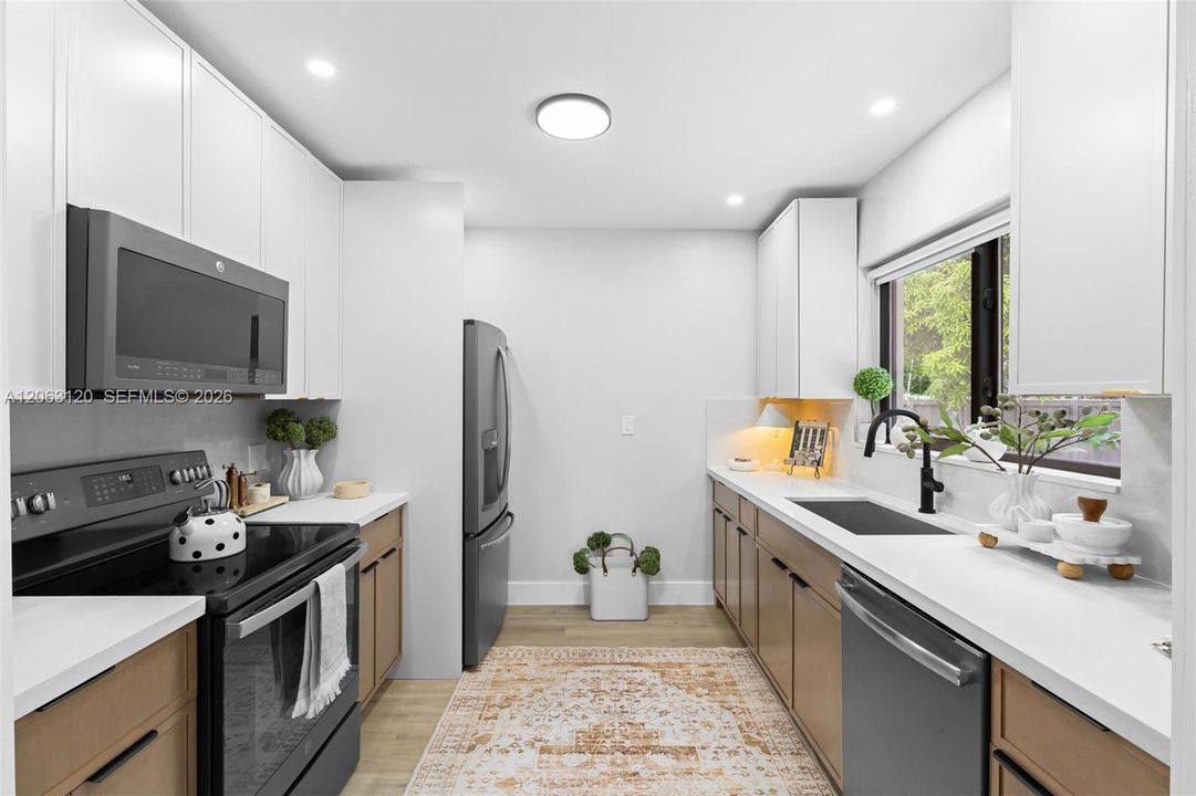For Sale: $1,395,000 (3 beds, 2 baths, 1437 Square Feet)