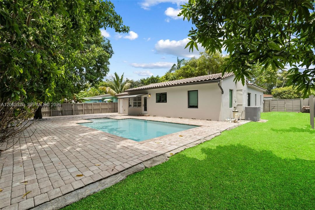 For Sale: $1,395,000 (3 beds, 2 baths, 1437 Square Feet)