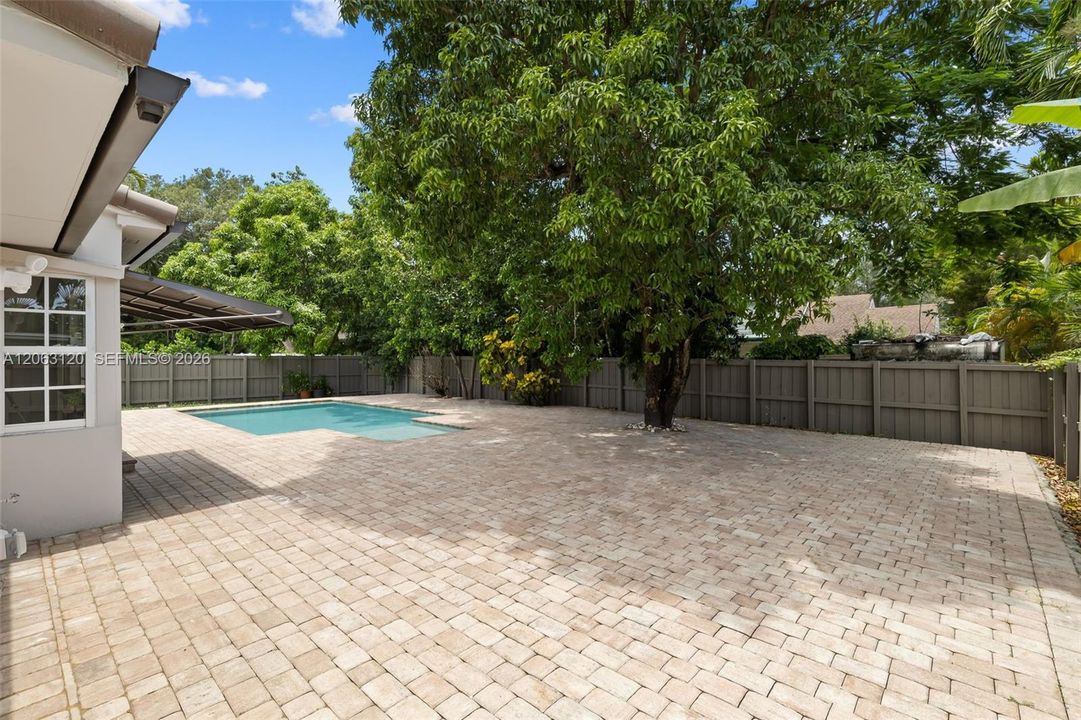 For Sale: $1,395,000 (3 beds, 2 baths, 1437 Square Feet)