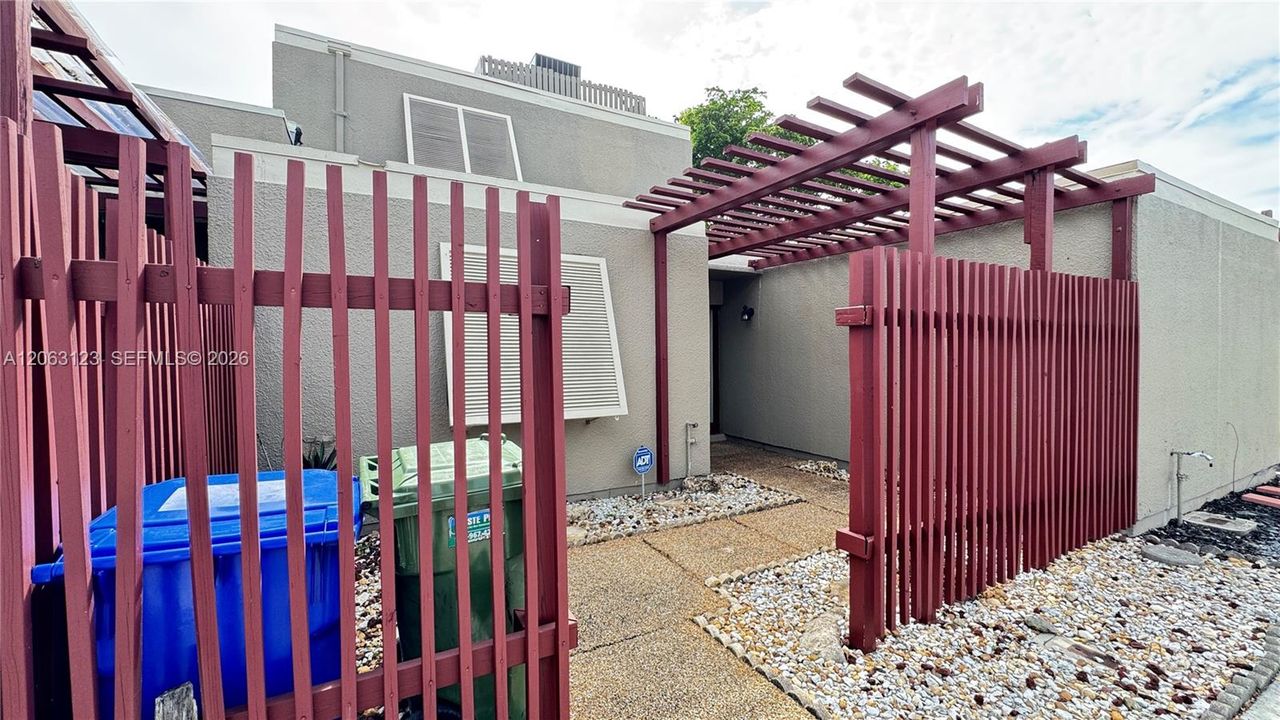 В аренду: $2,500 (2 спален, 2 ванн, 1318 Квадратных фут)