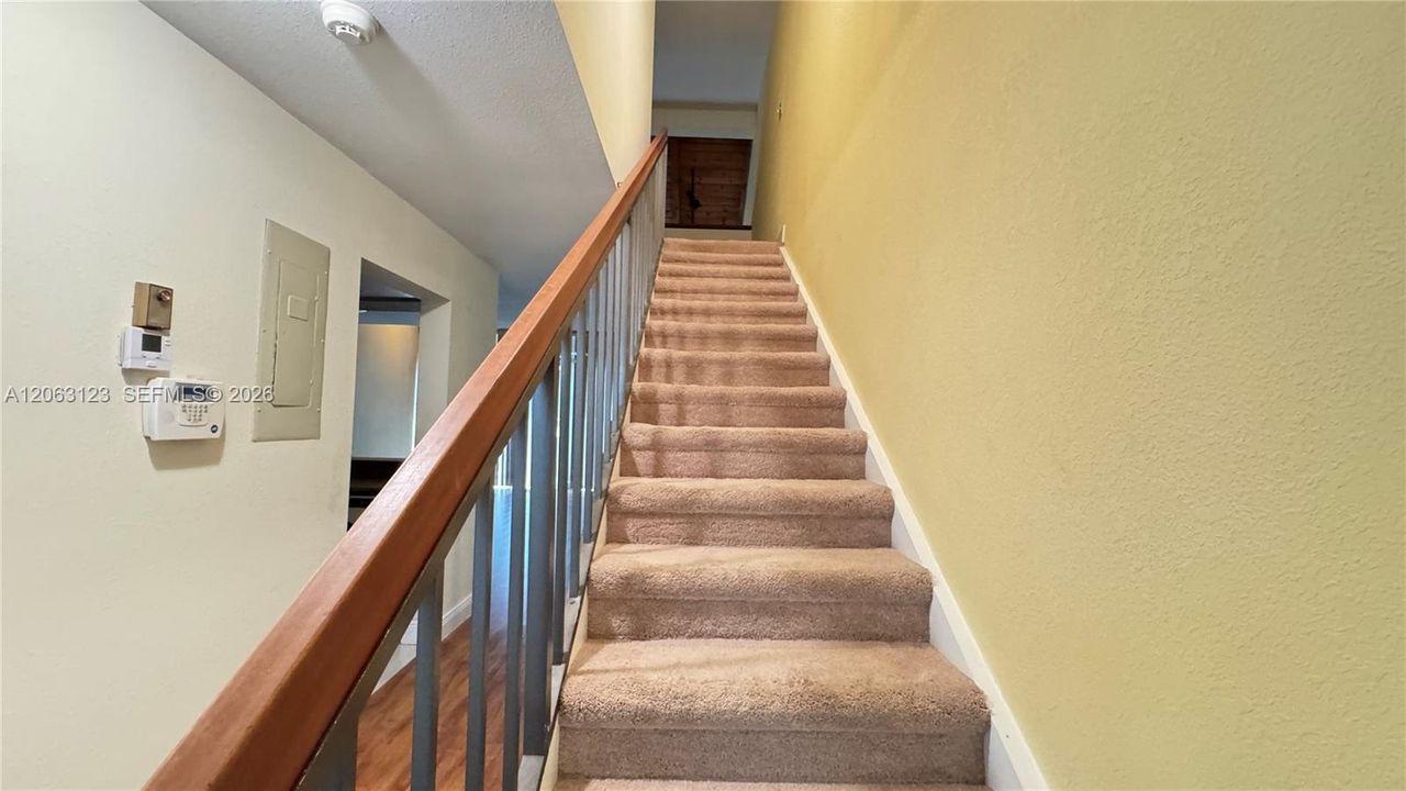 В аренду: $2,500 (2 спален, 2 ванн, 1318 Квадратных фут)