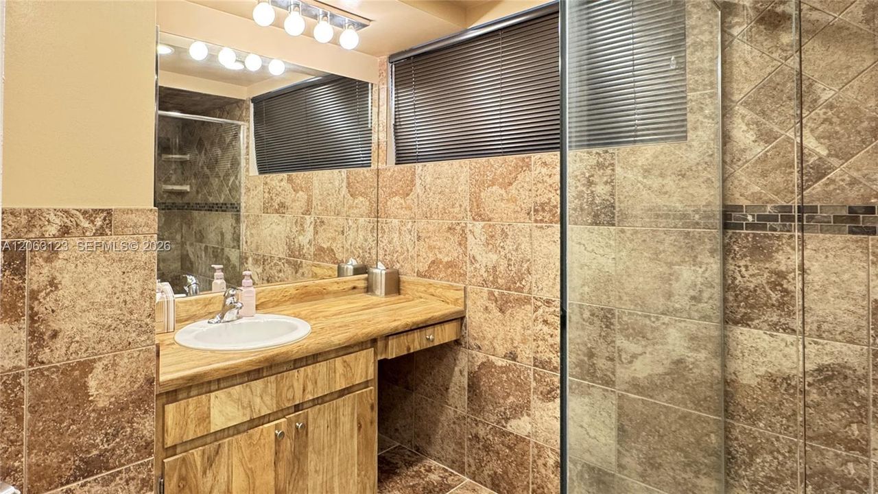 В аренду: $2,500 (2 спален, 2 ванн, 1318 Квадратных фут)