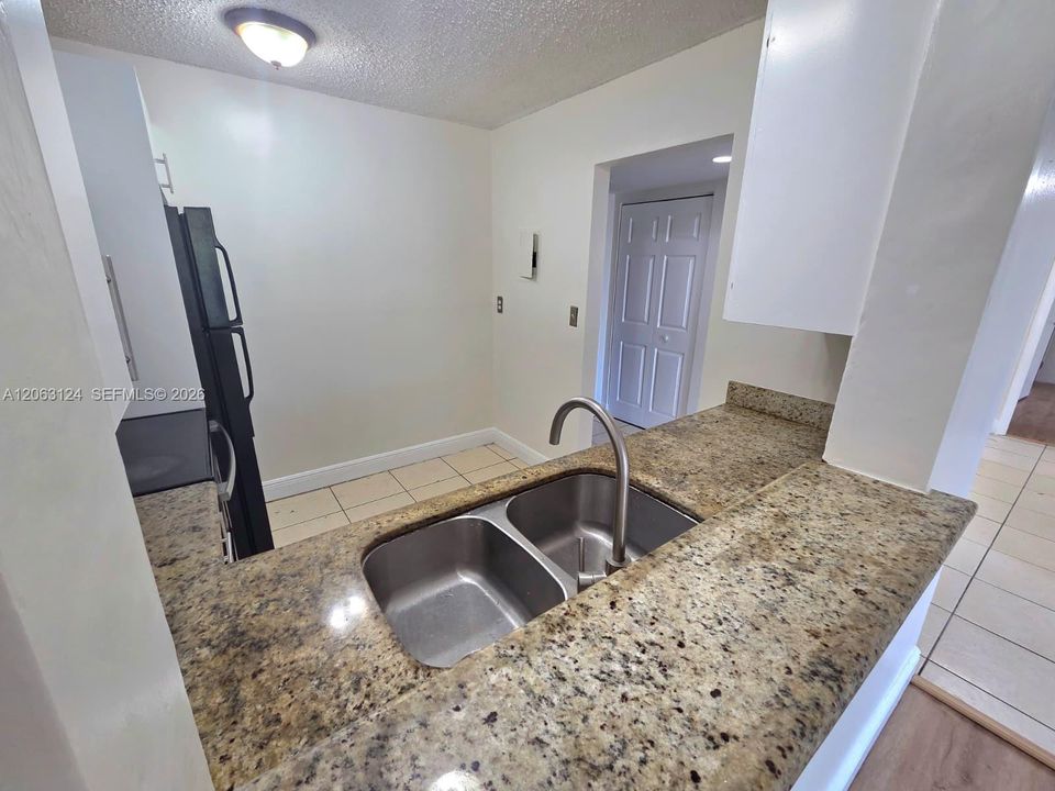For Rent: $2,200 (2 beds, 2 baths, 1175 Square Feet)