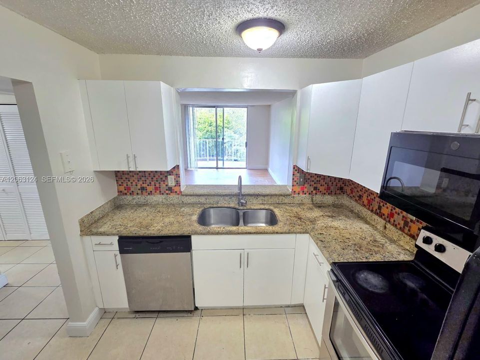 For Rent: $2,200 (2 beds, 2 baths, 1175 Square Feet)