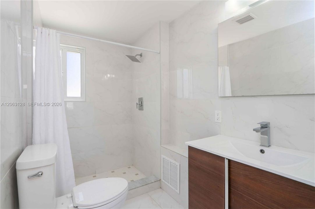 Junior master bath (downstairs)