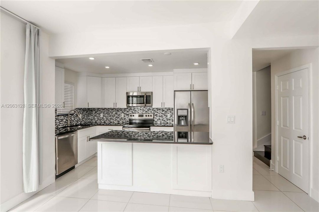 В аренду: $2,995 (4 спален, 3 ванн, 1476 Квадратных фут)