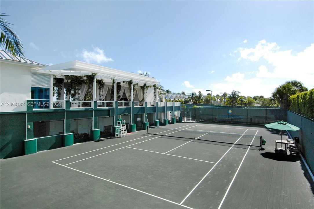 На продажу: $7,995,000 (2 спален, 2 ванн, 2048 Квадратных фут)