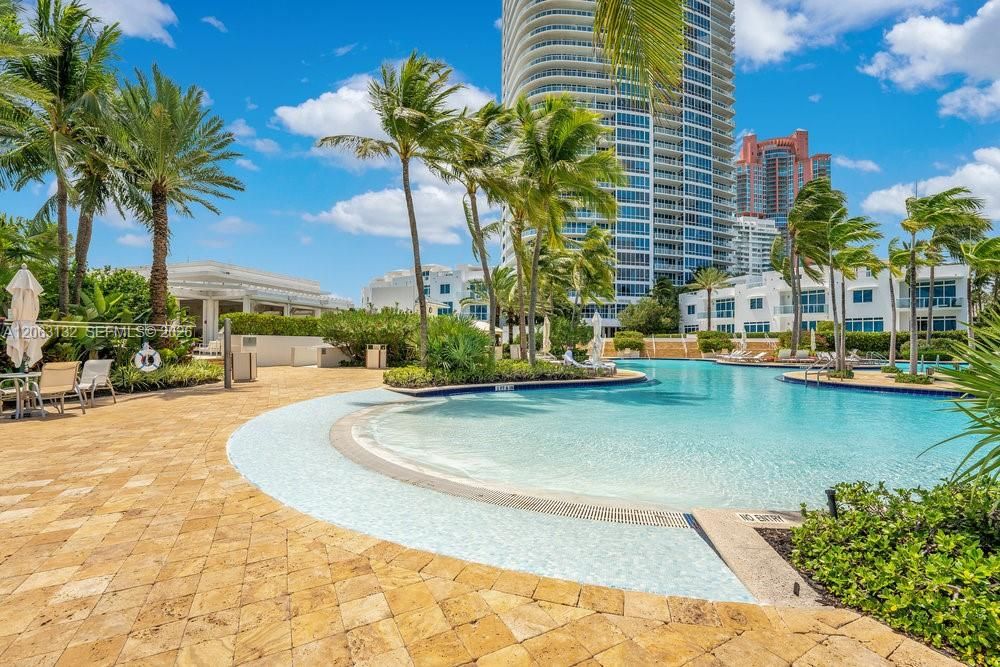 На продажу: $7,995,000 (2 спален, 2 ванн, 2048 Квадратных фут)