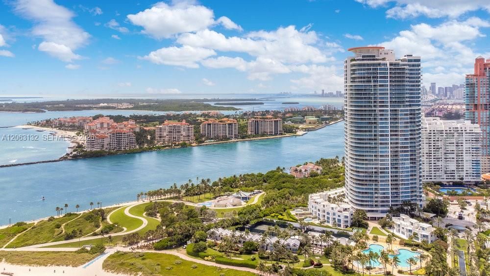 На продажу: $7,995,000 (2 спален, 2 ванн, 2048 Квадратных фут)