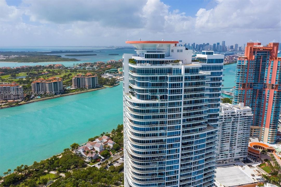 На продажу: $7,995,000 (2 спален, 2 ванн, 2048 Квадратных фут)