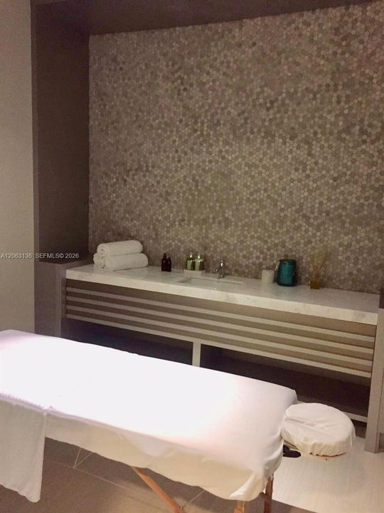 В аренду: $2,800 (1 спален, 1 ванн, 698 Квадратных фут)
