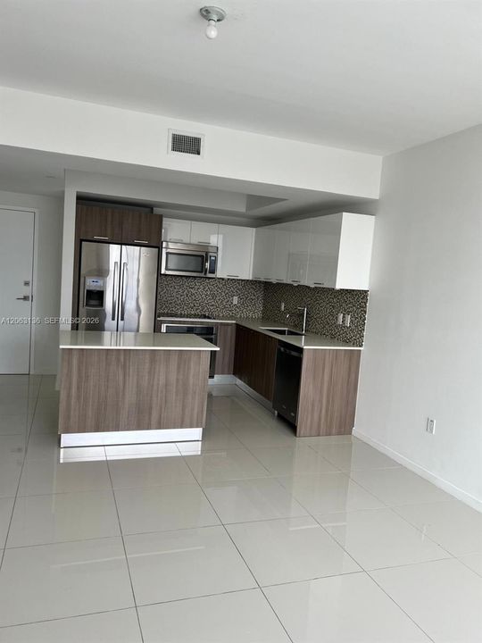 В аренду: $2,800 (1 спален, 1 ванн, 698 Квадратных фут)