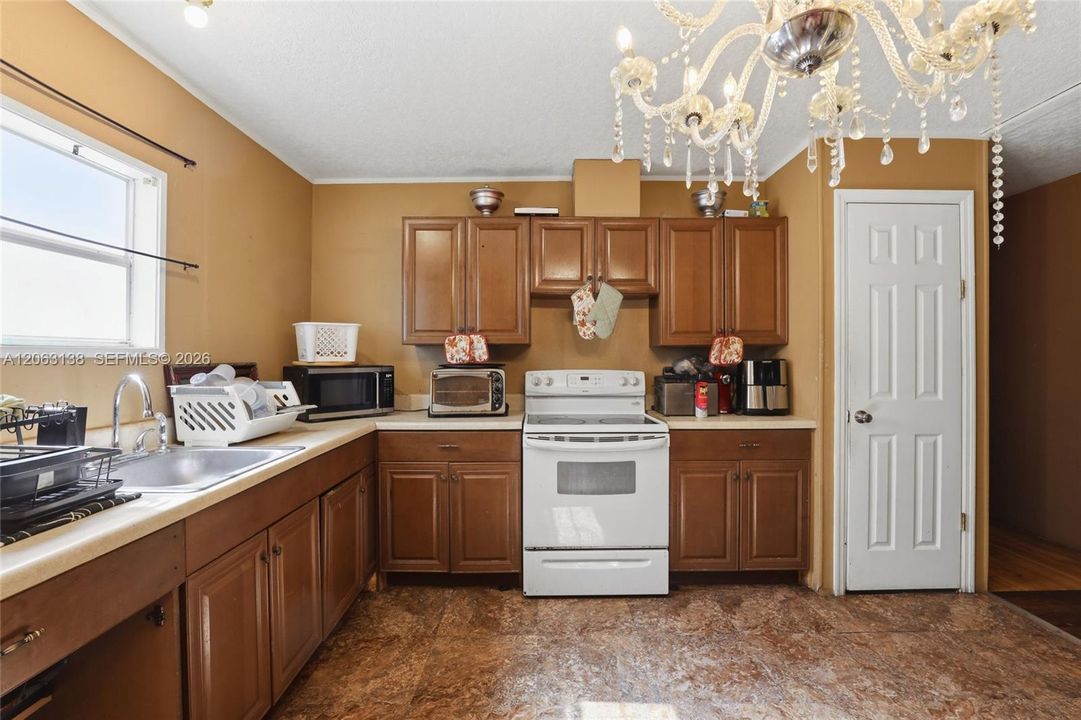 На продажу: $165,000 (3 спален, 2 ванн, 0 Квадратных фут)