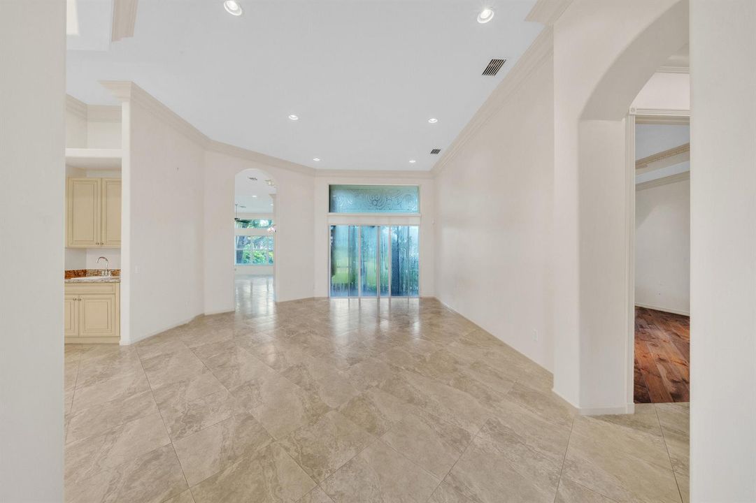2 Living Area (1)