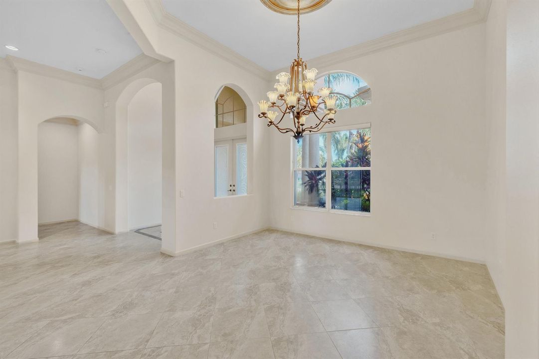 10 Dining Area (2)