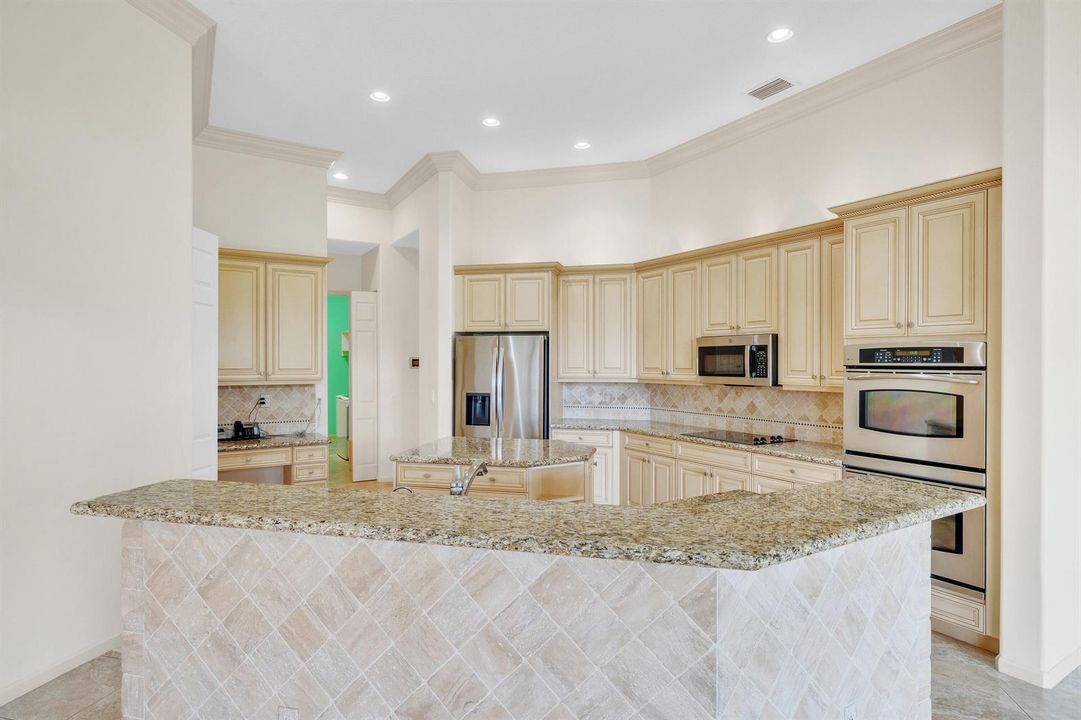 18 Kitchen (1)