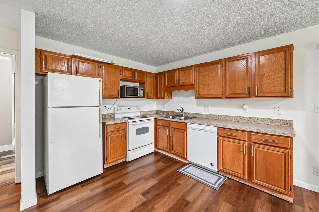 14-web-or-mls-Pelham Rd-S3007-014