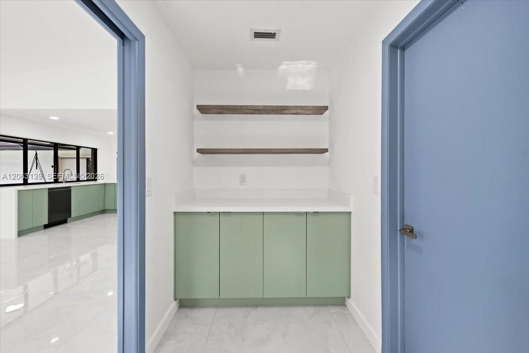 На продажу: $995,000 (4 спален, 2 ванн, 2388 Квадратных фут)