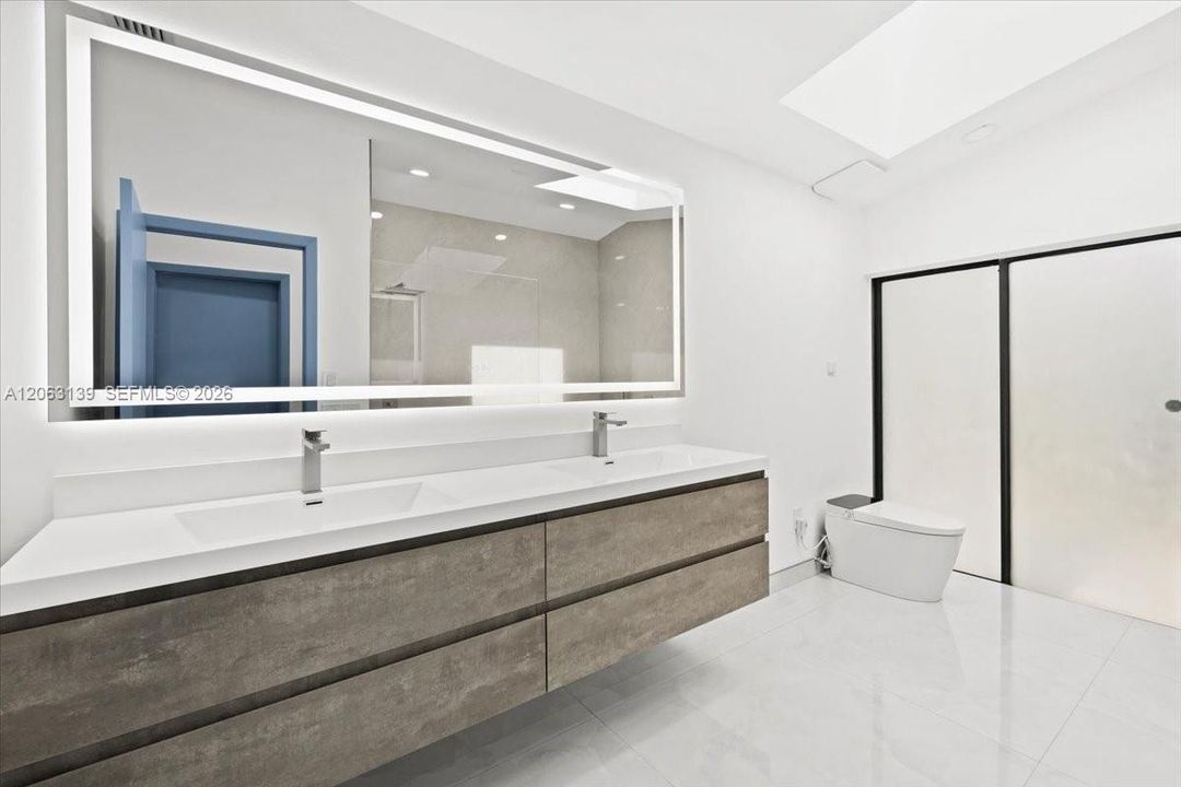 На продажу: $995,000 (4 спален, 2 ванн, 2388 Квадратных фут)