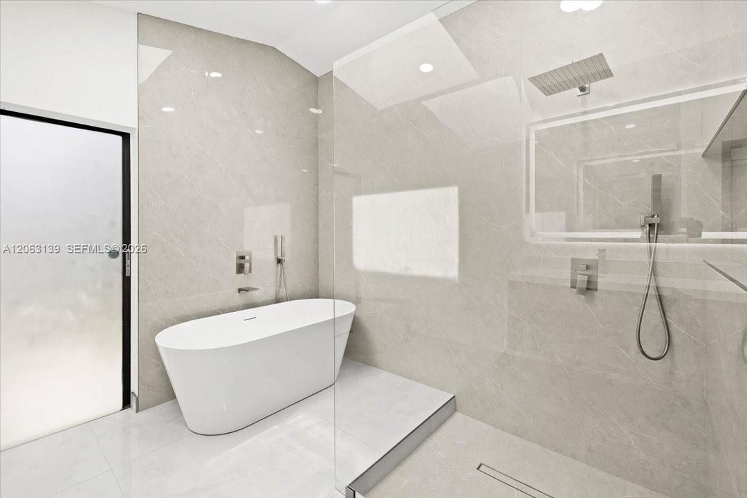 На продажу: $995,000 (4 спален, 2 ванн, 2388 Квадратных фут)