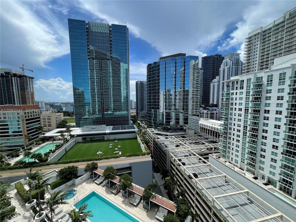 For Rent: $5,500 (2 beds, 2 baths, 1012 Square Feet)